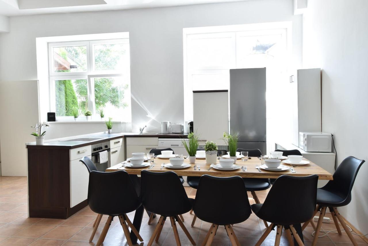 Riesiges Zentrales Apartment Mit Parkplatz Innsbruck Exterior photo