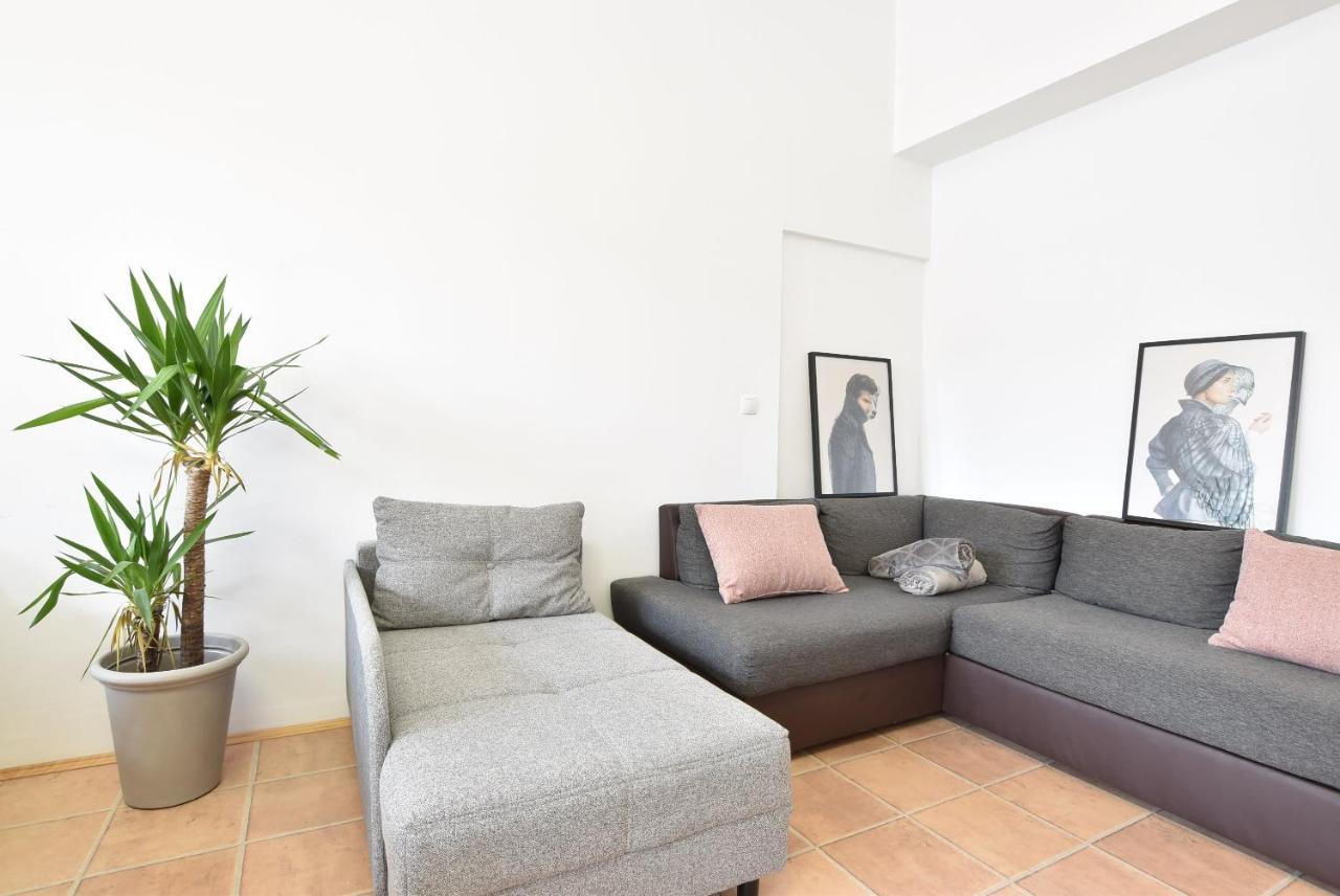 Riesiges Zentrales Apartment Mit Parkplatz Innsbruck Exterior photo