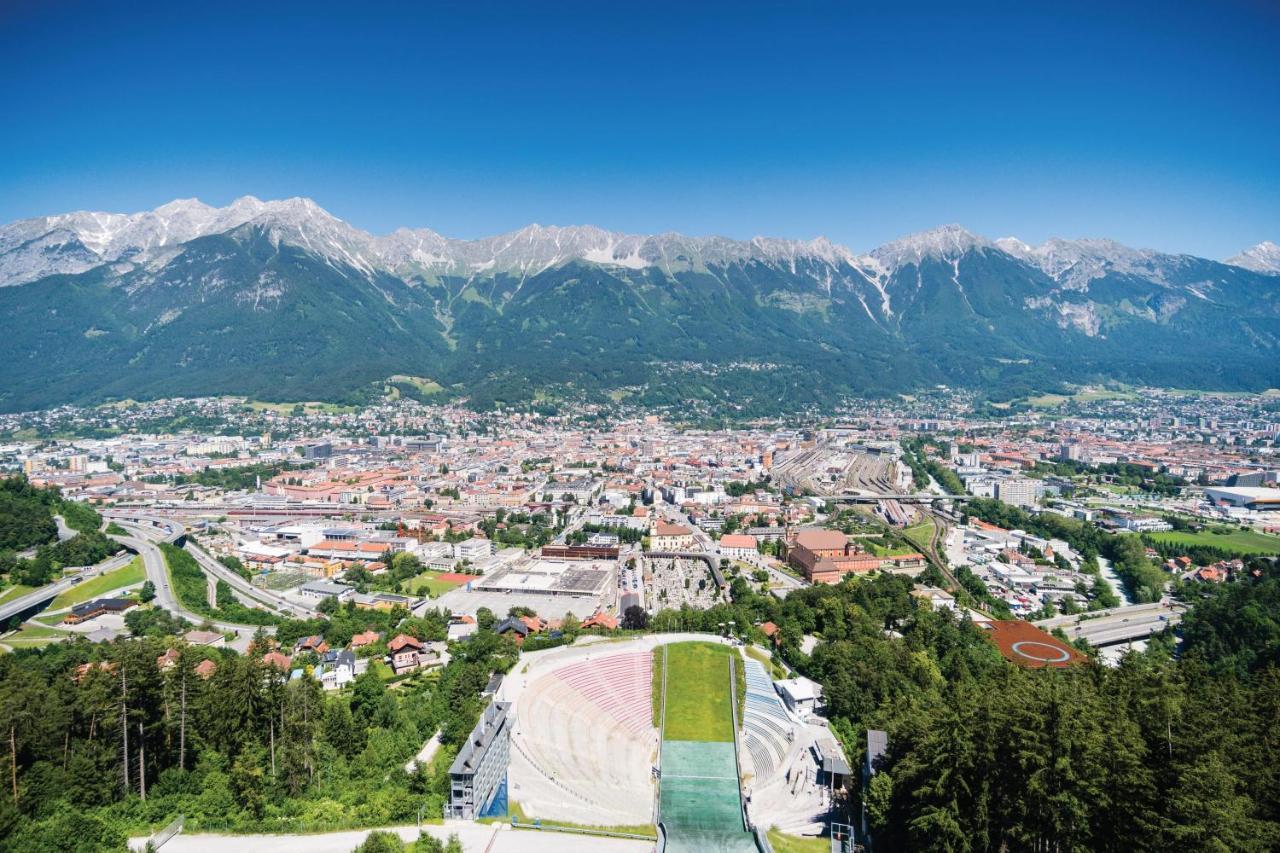 Riesiges Zentrales Apartment Mit Parkplatz Innsbruck Exterior photo