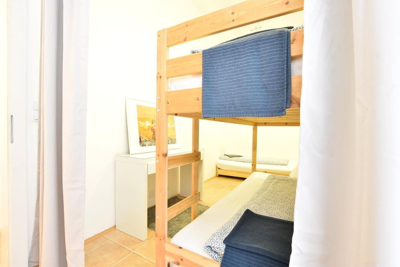 Riesiges Zentrales Apartment Mit Parkplatz Innsbruck Exterior photo