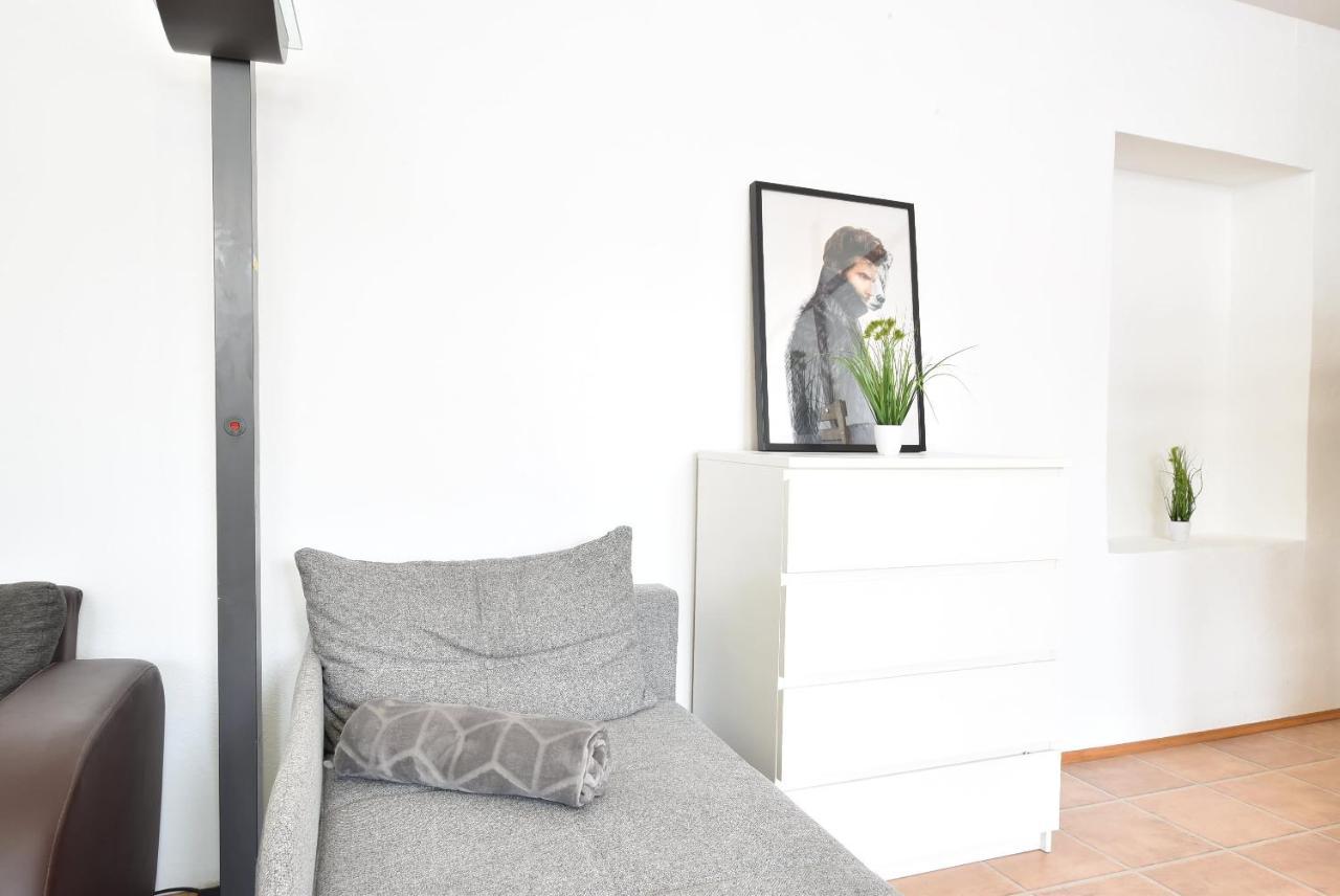 Riesiges Zentrales Apartment Mit Parkplatz Innsbruck Exterior photo