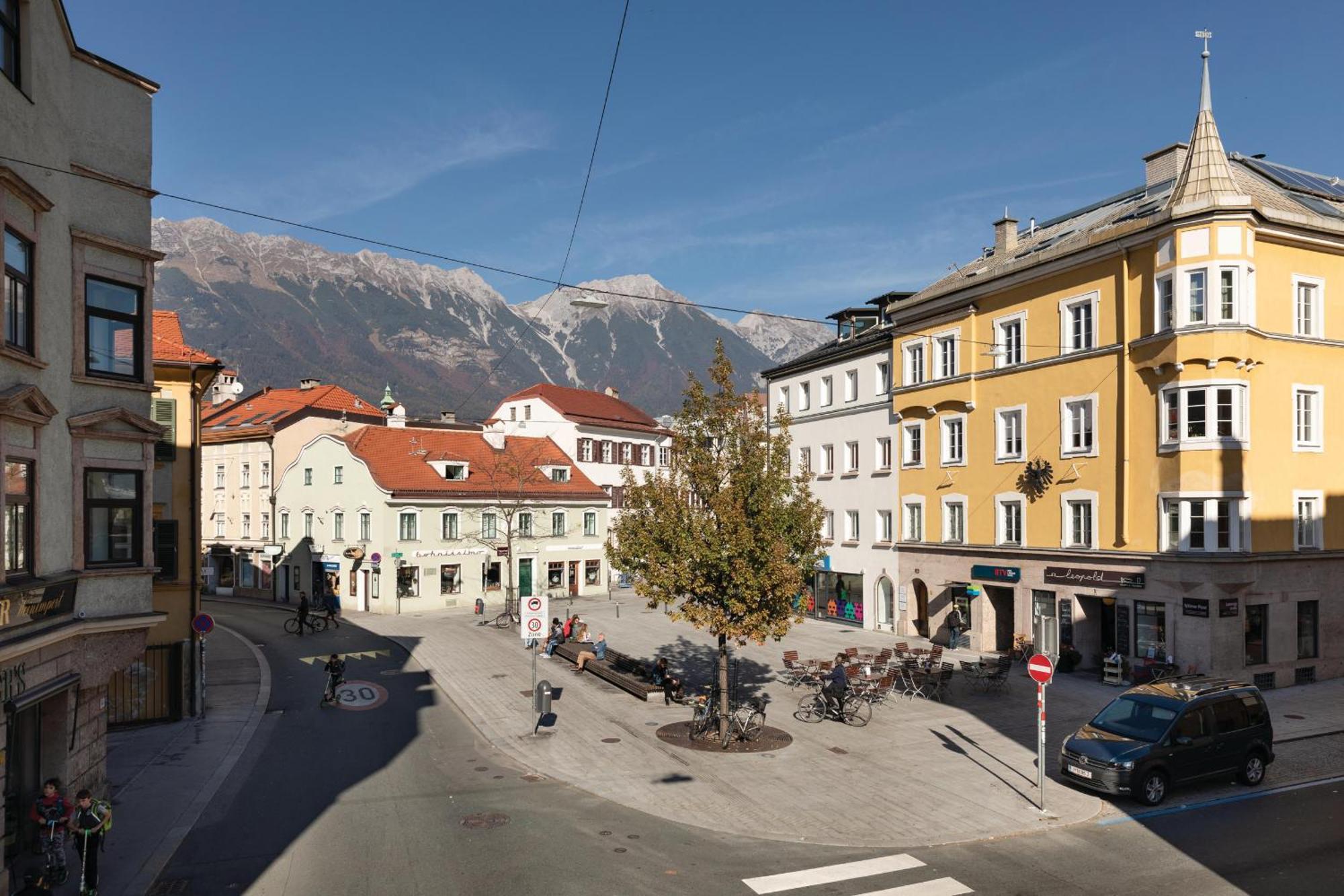 Riesiges Zentrales Apartment Mit Parkplatz Innsbruck Exterior photo